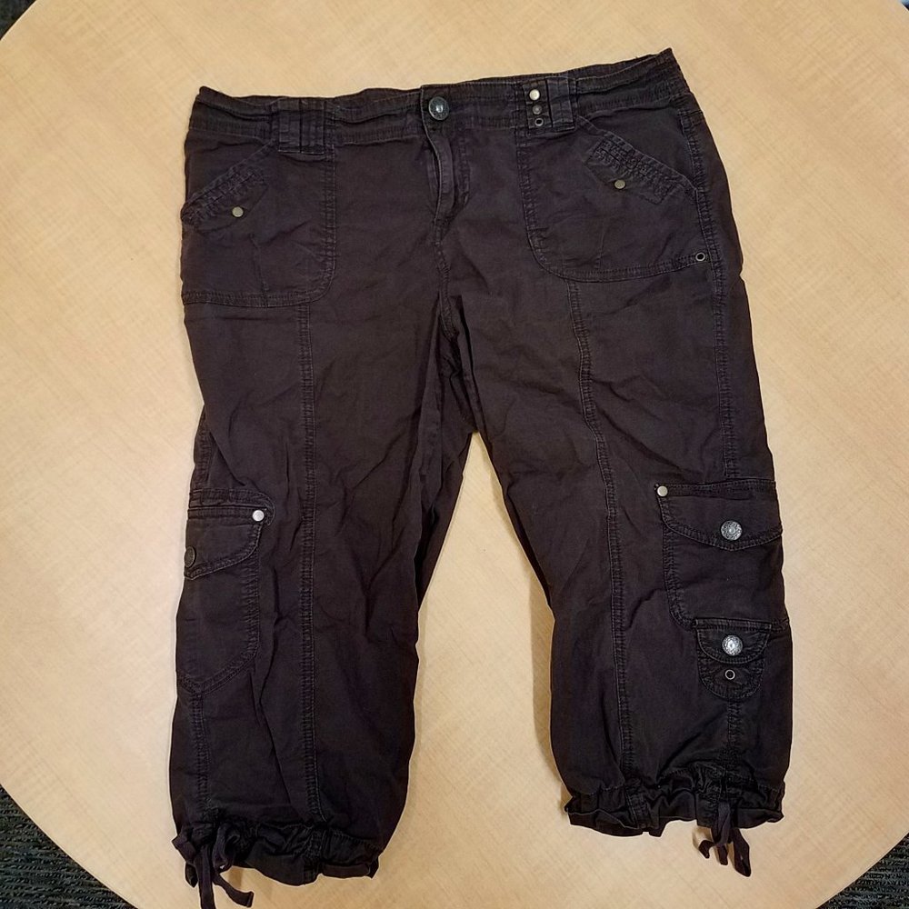 Size 12 DressBarn Mid-Rise Capri Pants